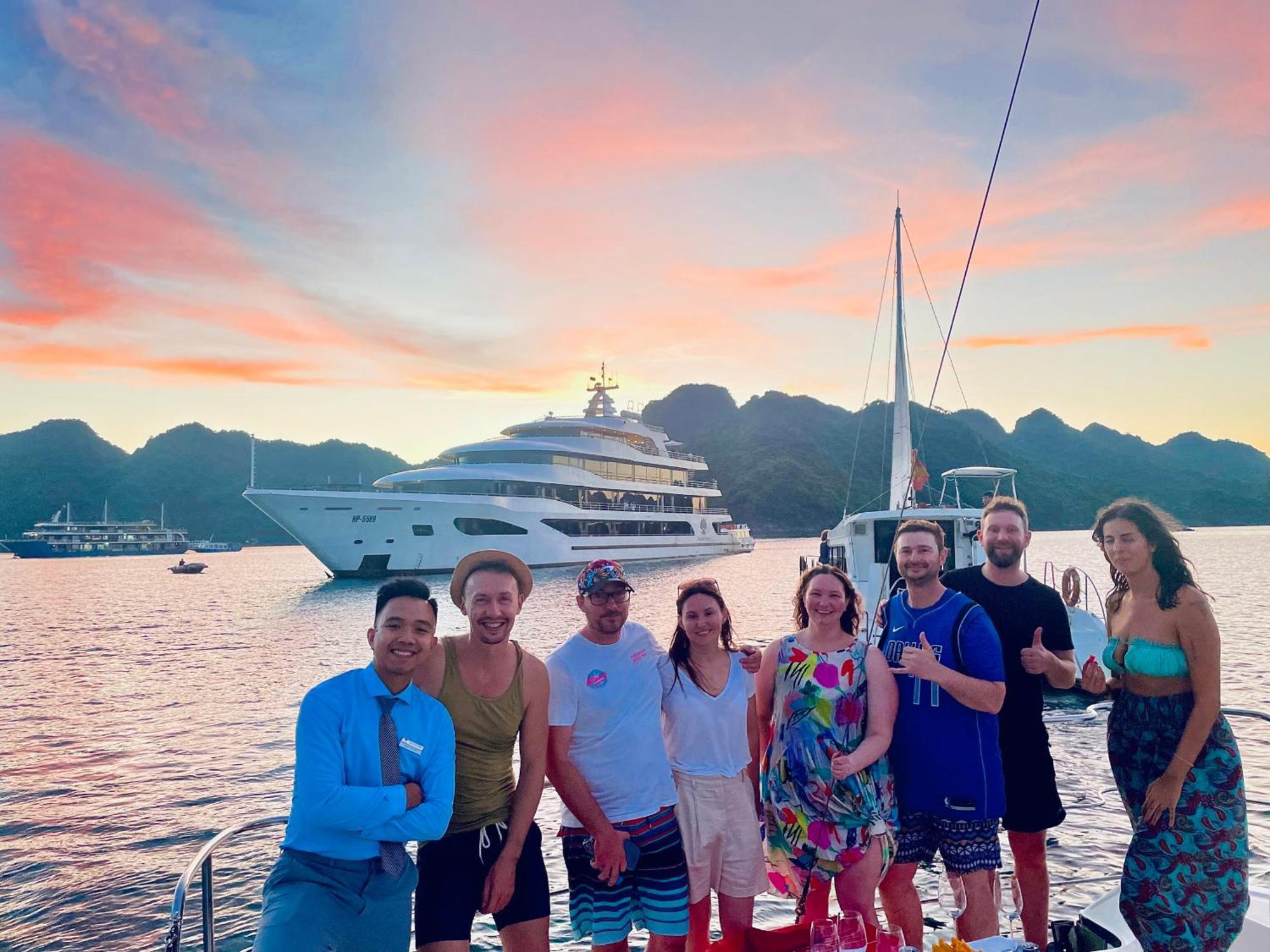 Scarlet Pearl Cruises - Wonder On Lan Ha Bay Hotel Ха Лонг Екстериор снимка