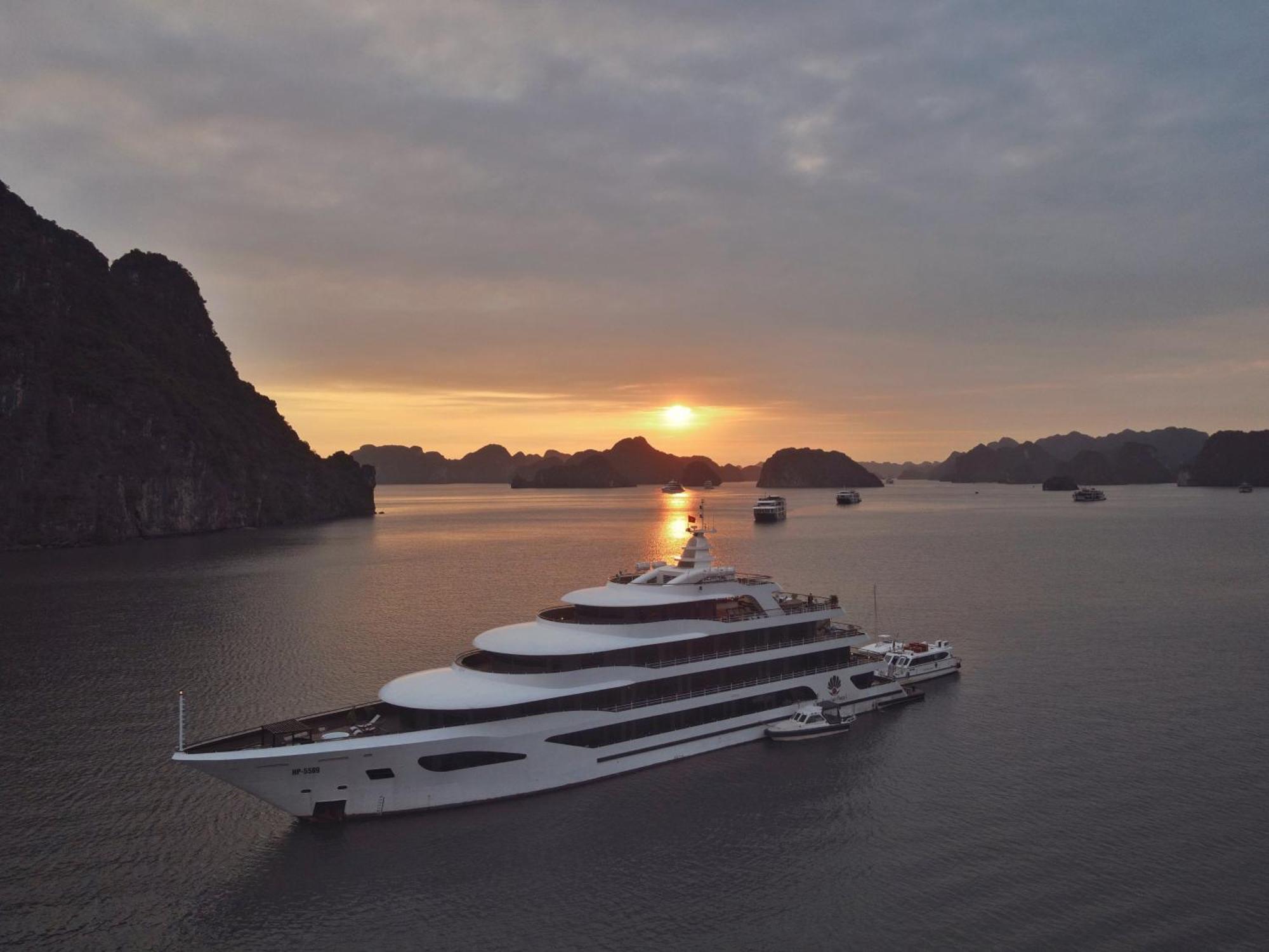 Scarlet Pearl Cruises - Wonder On Lan Ha Bay Hotel Ха Лонг Екстериор снимка