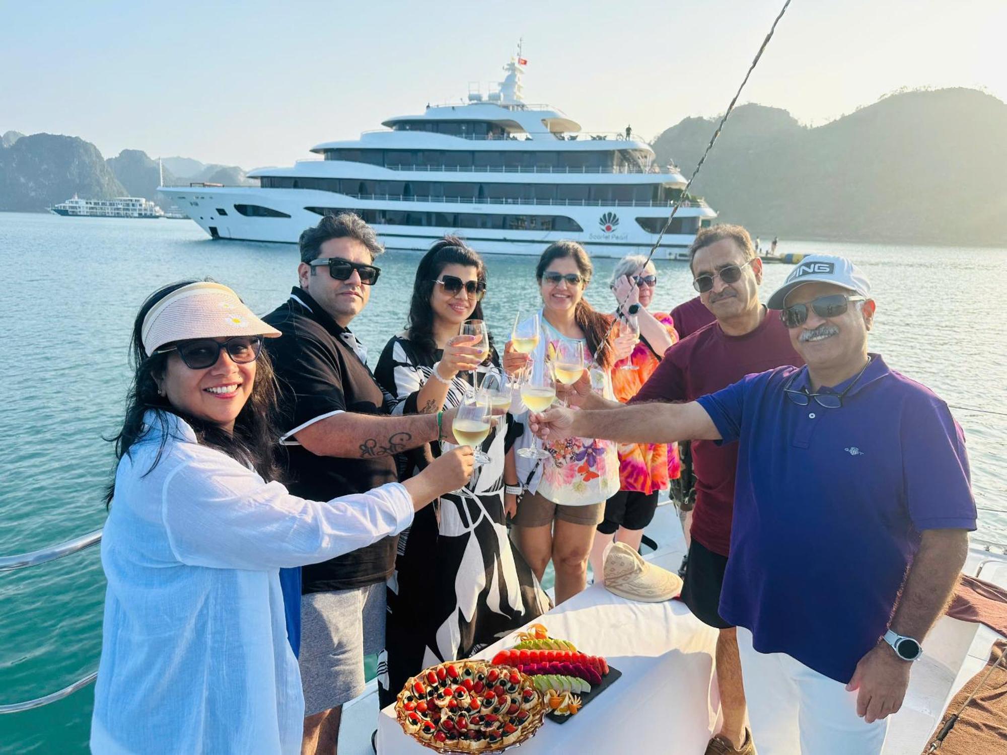 Scarlet Pearl Cruises - Wonder On Lan Ha Bay Hotel Ха Лонг Екстериор снимка